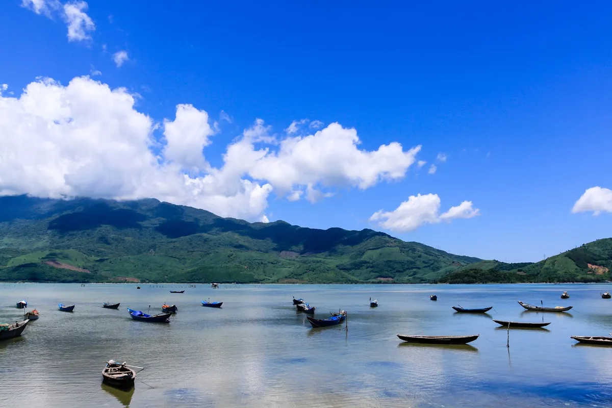Đầm Lập An — đầm nước yên bình đối diện resort