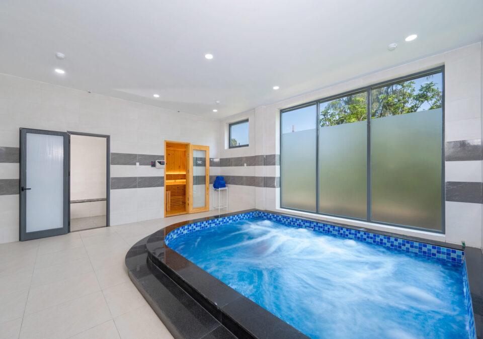 JACUZZI